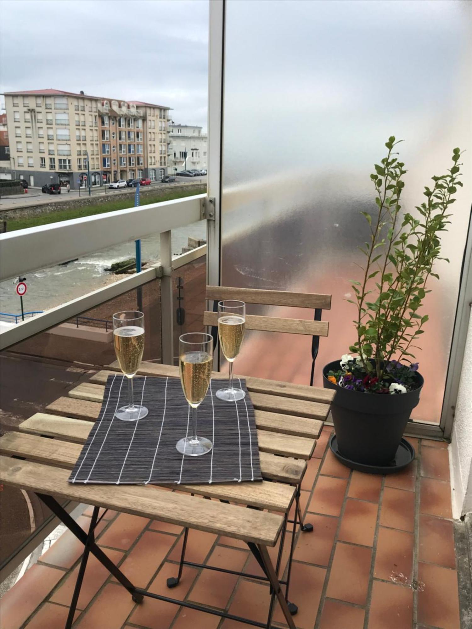 Une Jolie Vue - Appt 2 Pieces Vue Mer Balcon Sud Wimereux Exterior photo